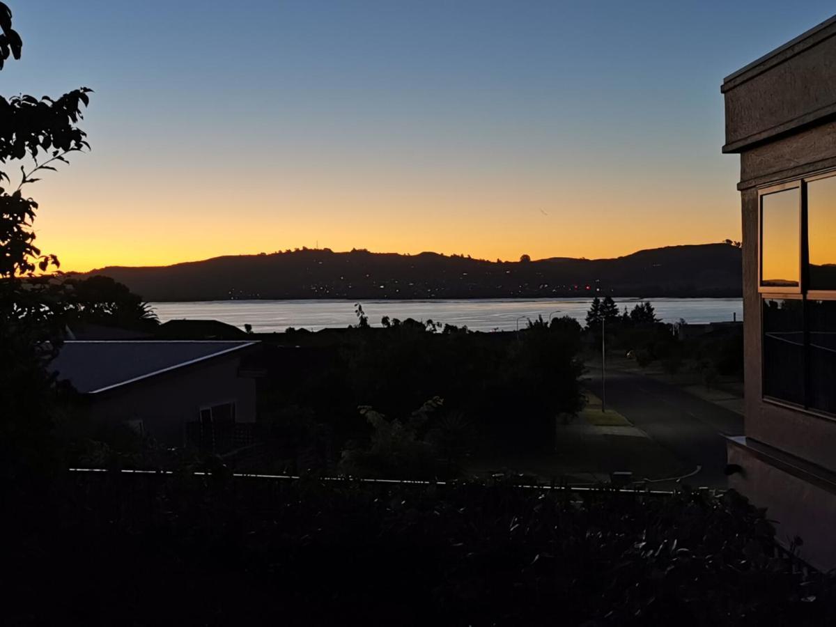 Lake Taupo Holiday Home Экстерьер фото