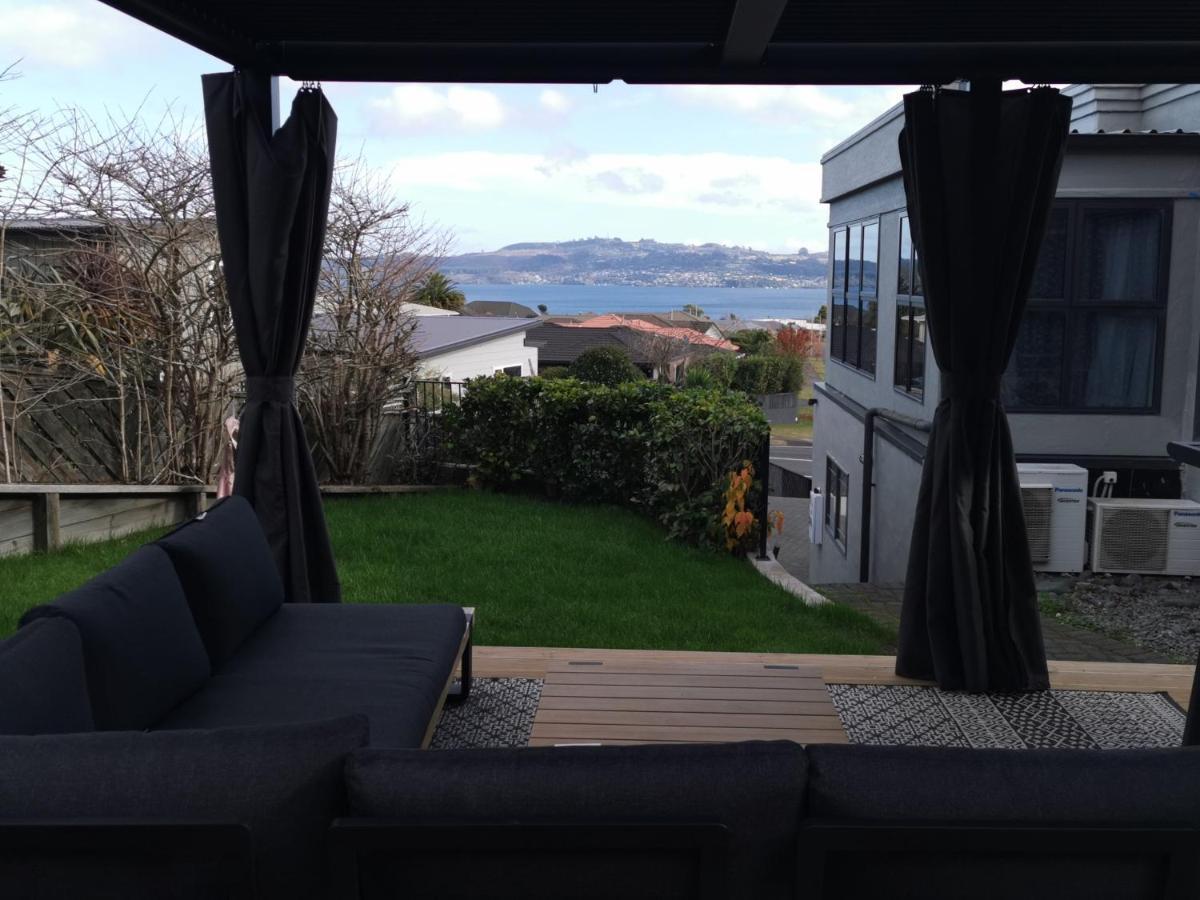 Lake Taupo Holiday Home Экстерьер фото