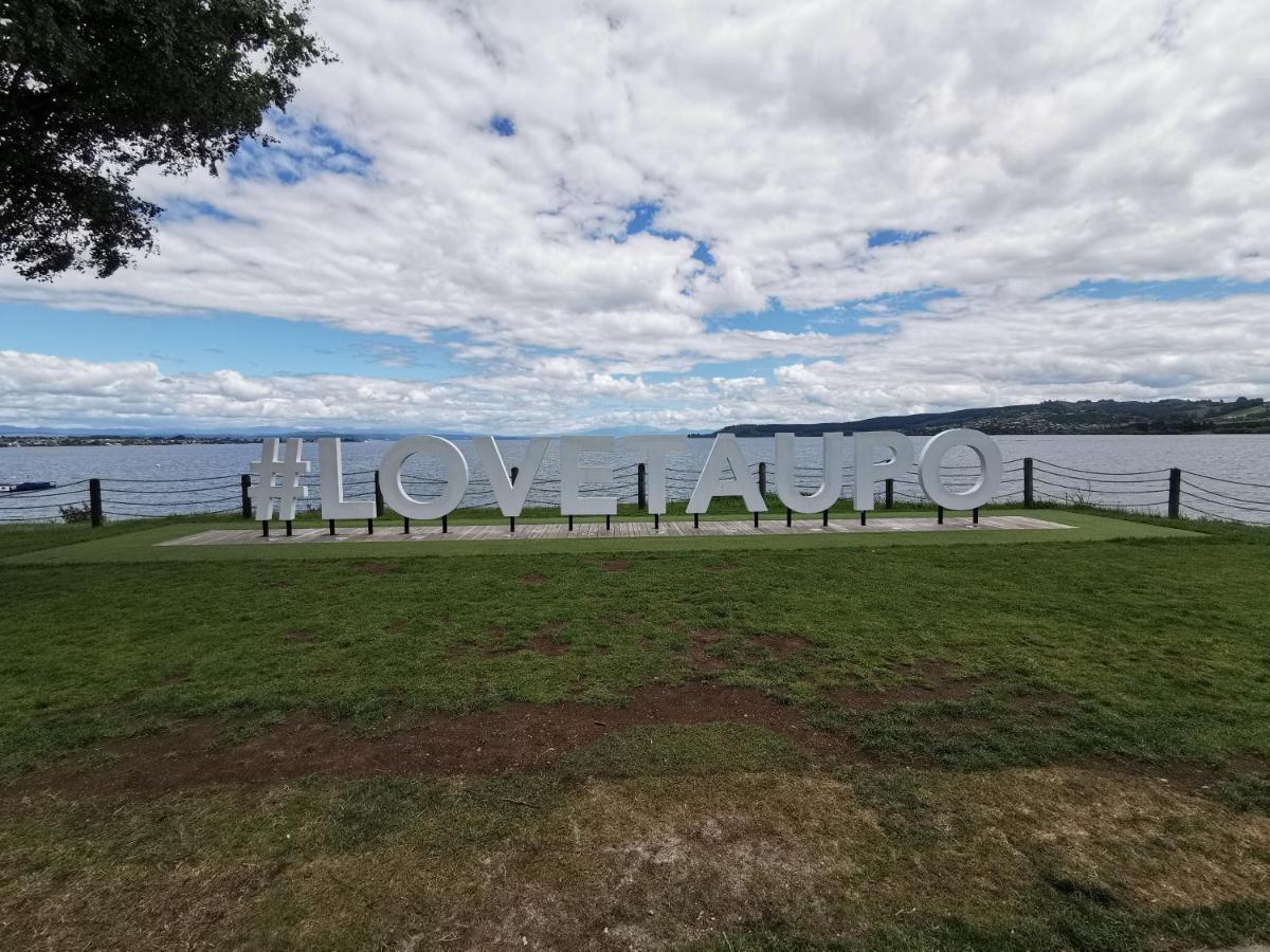 Lake Taupo Holiday Home Экстерьер фото